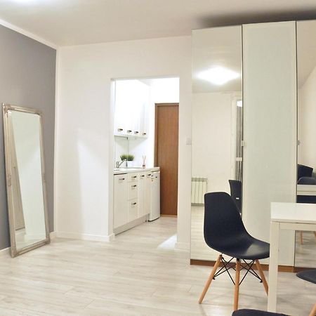 ורשה Nice And Comfy Studio Close To Old Town And Metro. מראה חיצוני תמונה