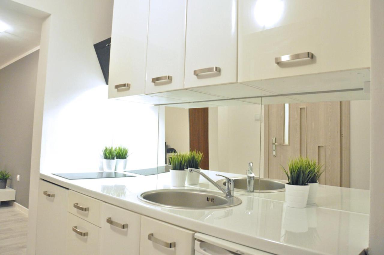 ורשה Nice And Comfy Studio Close To Old Town And Metro. מראה חיצוני תמונה
