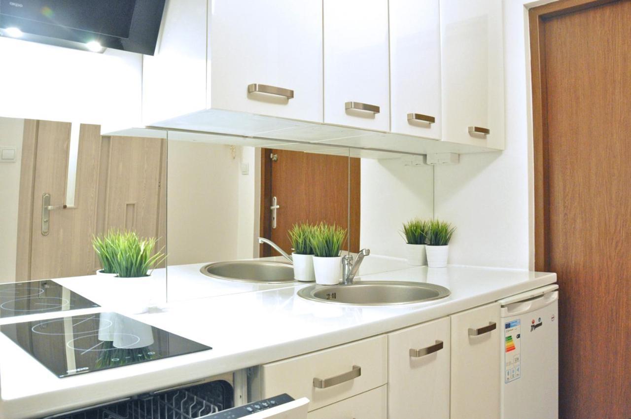 ורשה Nice And Comfy Studio Close To Old Town And Metro. מראה חיצוני תמונה