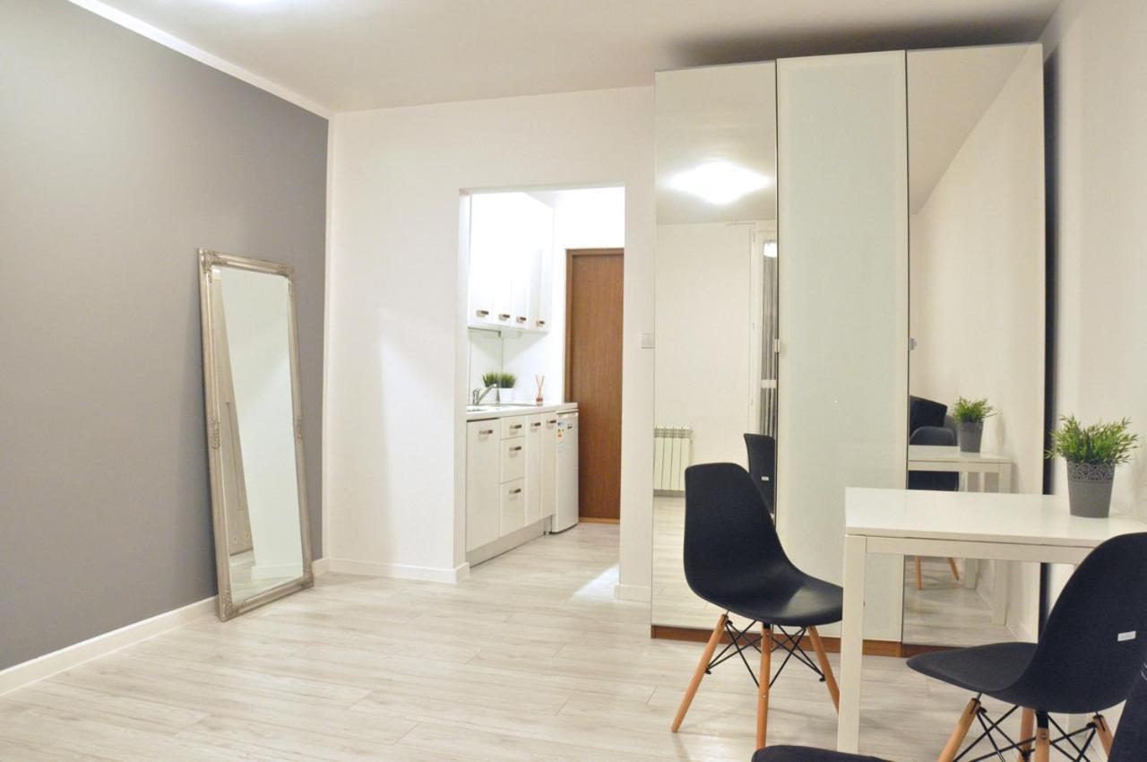 ורשה Nice And Comfy Studio Close To Old Town And Metro. מראה חיצוני תמונה